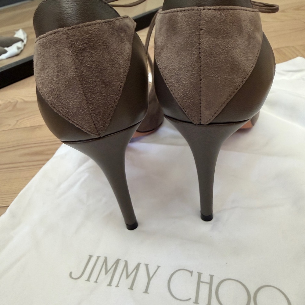 JIMMY CHOO
Vanessa grey suede pumps, size 38.5. - Picture 3 of 5